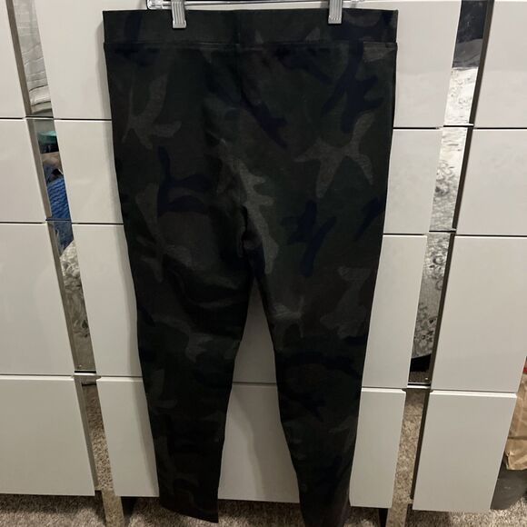Jaxx Women's Camouflage Print Leggings Size L. Waist:30in - Picture 3 of 4
